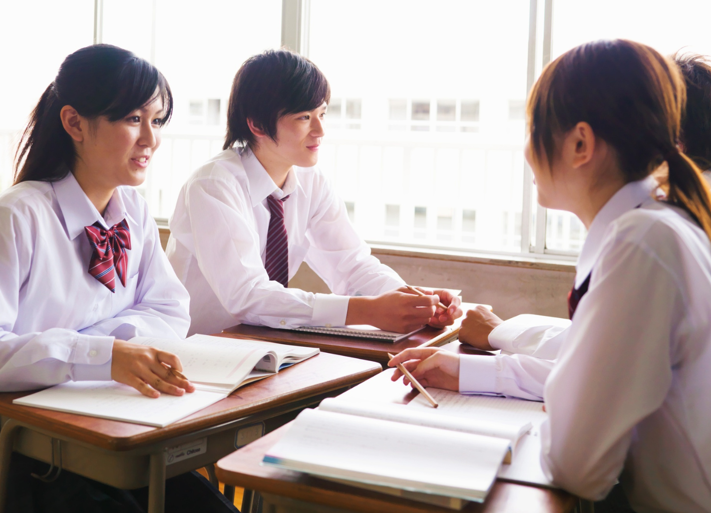 相談する女子高生